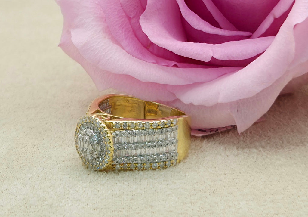 10KT ELEGANT ROUND NATURAL DIAMOND WOMAN'S RING Size 7